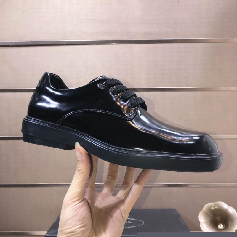 Pra*a leather shoes